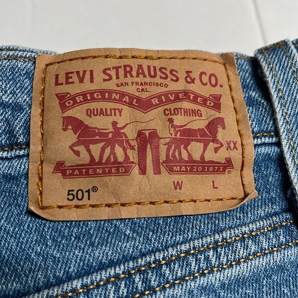 Levi's 501 Denim Shorts Distressed 100% Cotton Button Medium Wash - Picture 3 of 6